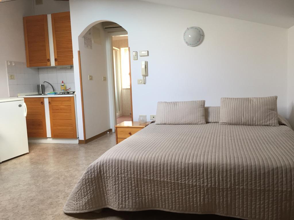 Allure Apartments Piran Luaran gambar