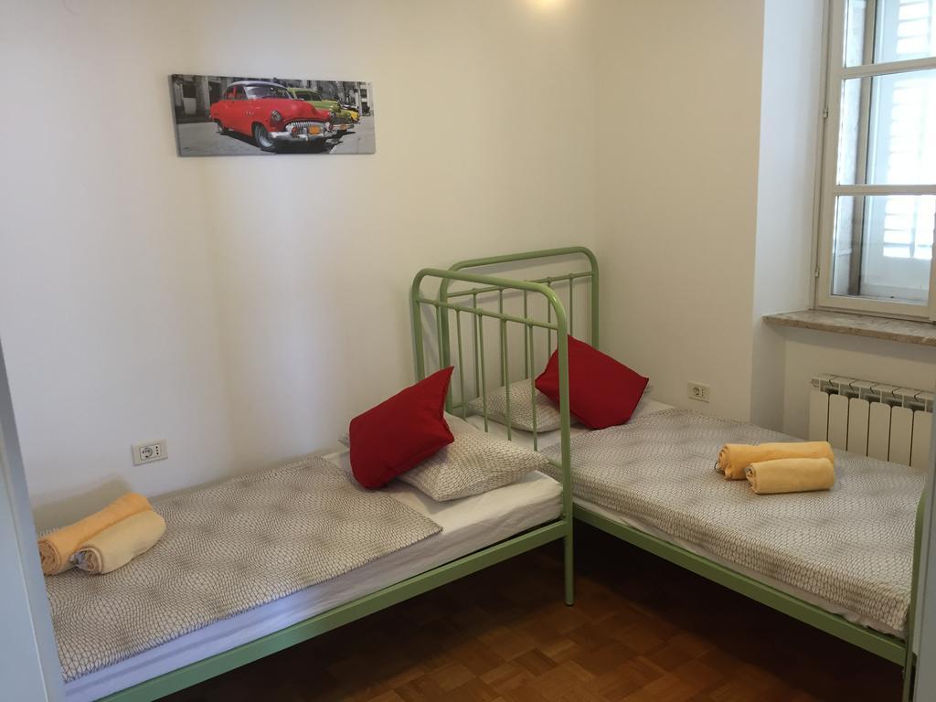 Allure Apartments Piran Luaran gambar