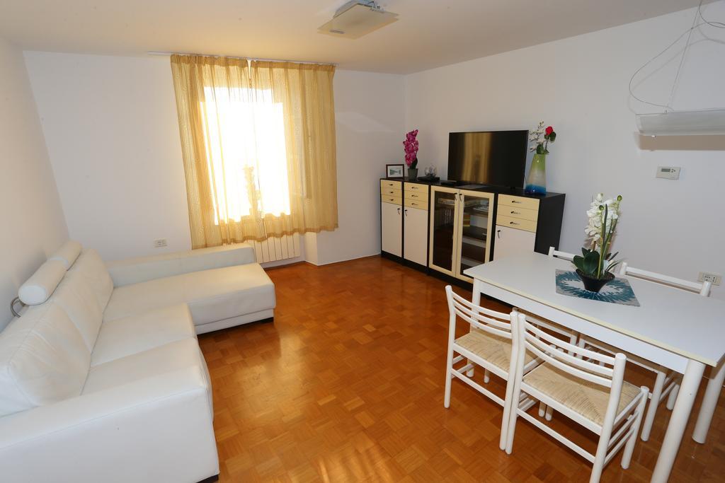 Allure Apartments Piran Luaran gambar