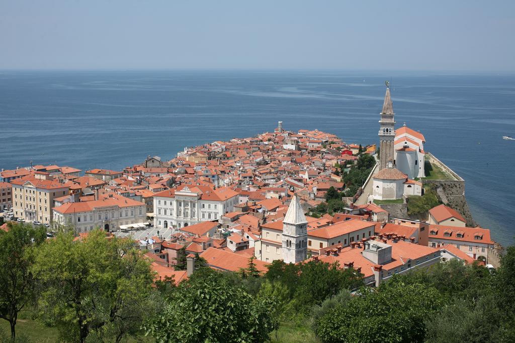 Allure Apartments Piran Luaran gambar