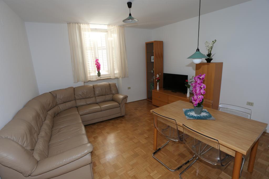 Allure Apartments Piran Luaran gambar