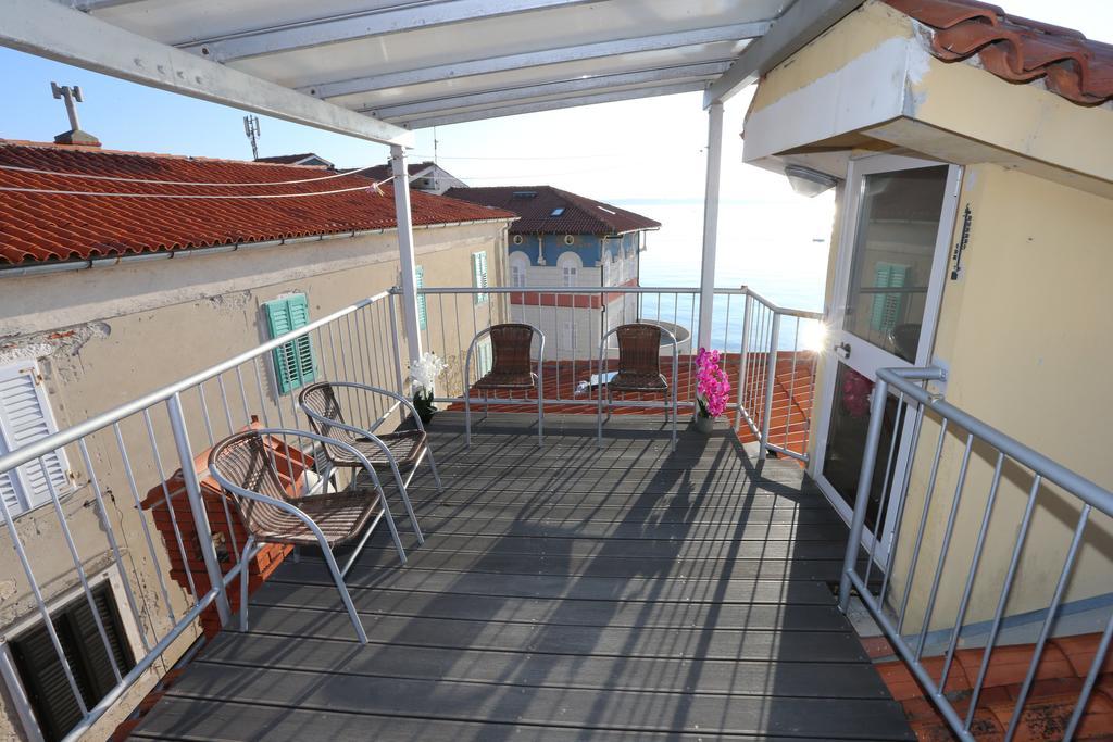 Allure Apartments Piran Luaran gambar