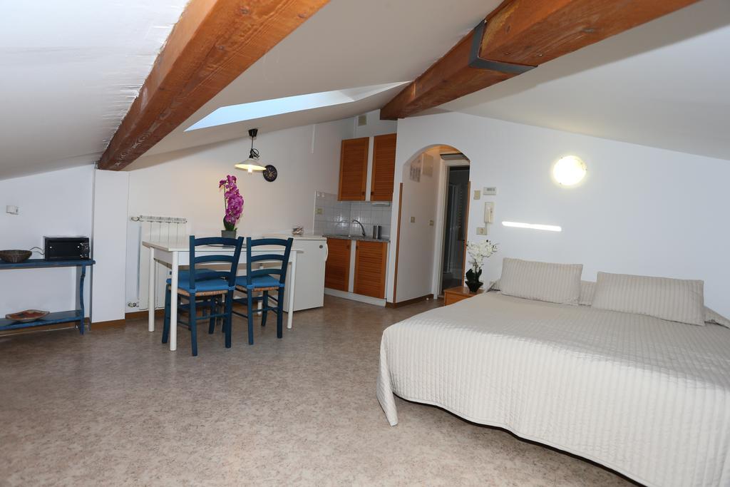 Allure Apartments Piran Luaran gambar