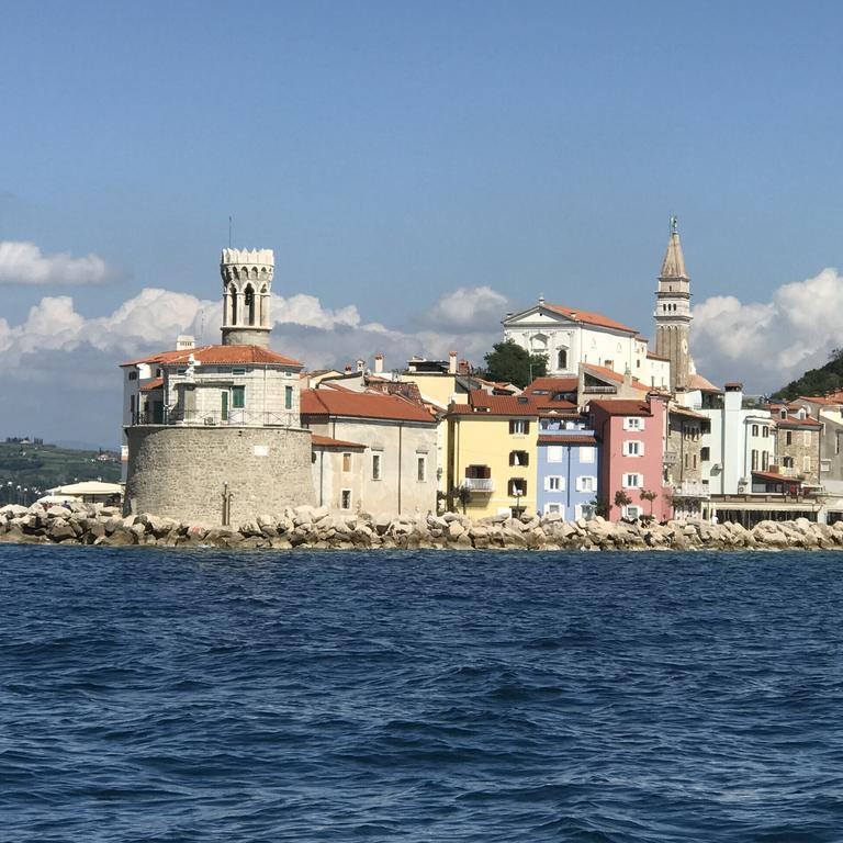 Allure Apartments Piran Luaran gambar
