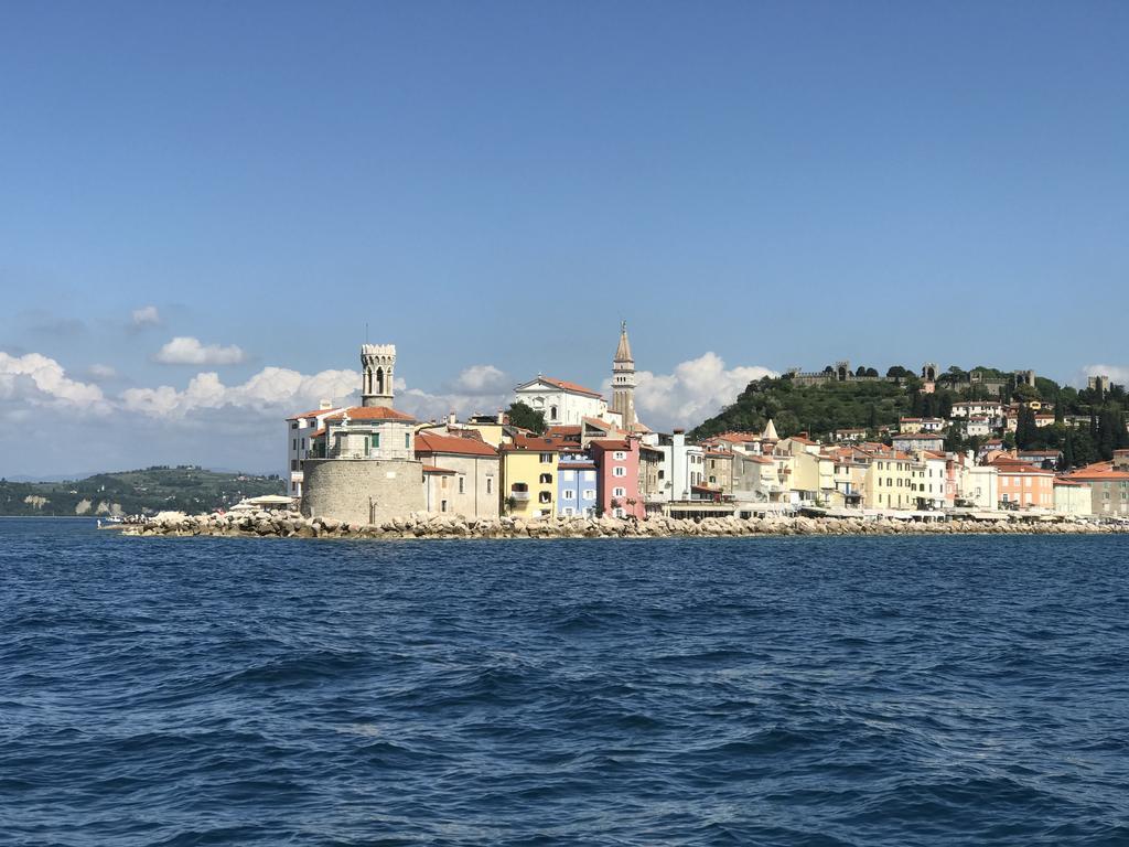 Allure Apartments Piran Luaran gambar