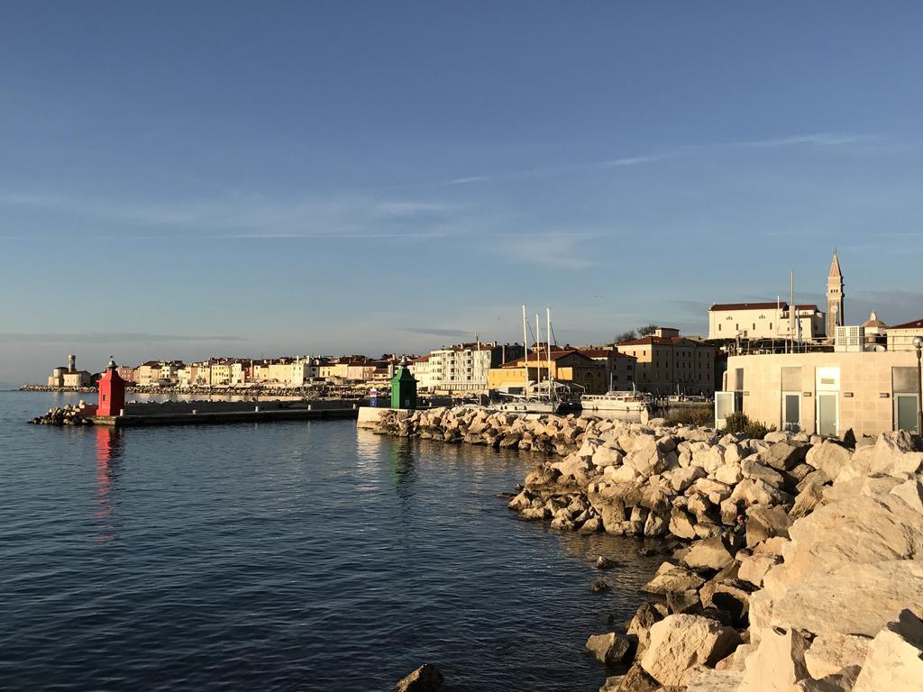 Allure Apartments Piran Luaran gambar