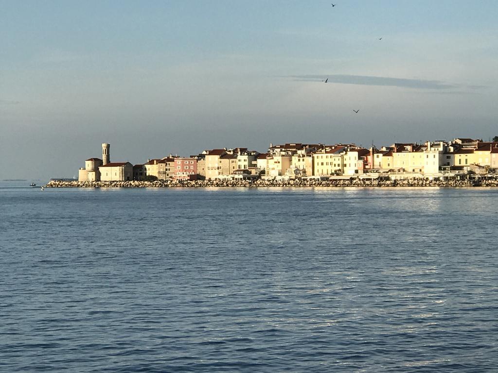 Allure Apartments Piran Luaran gambar