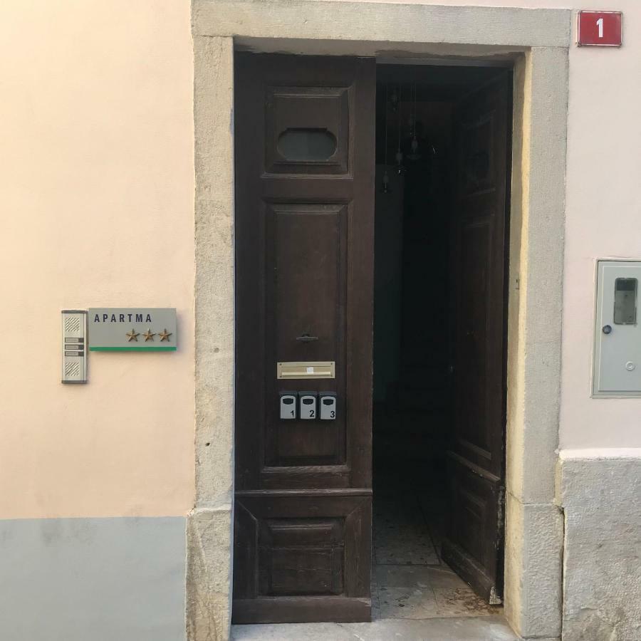 Allure Apartments Piran Luaran gambar