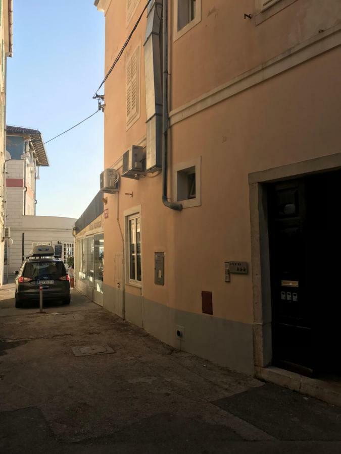 Allure Apartments Piran Luaran gambar